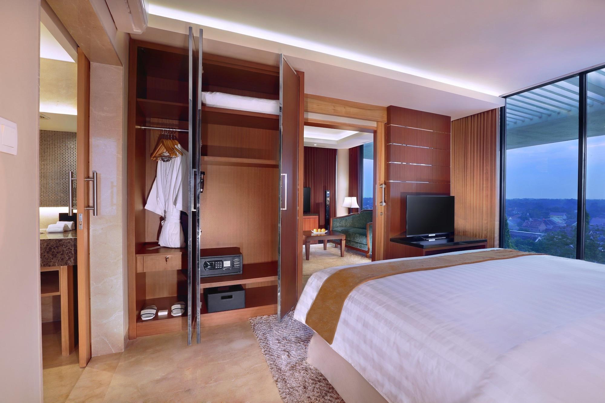 Aston Bojonegoro City Hotel Exterior photo