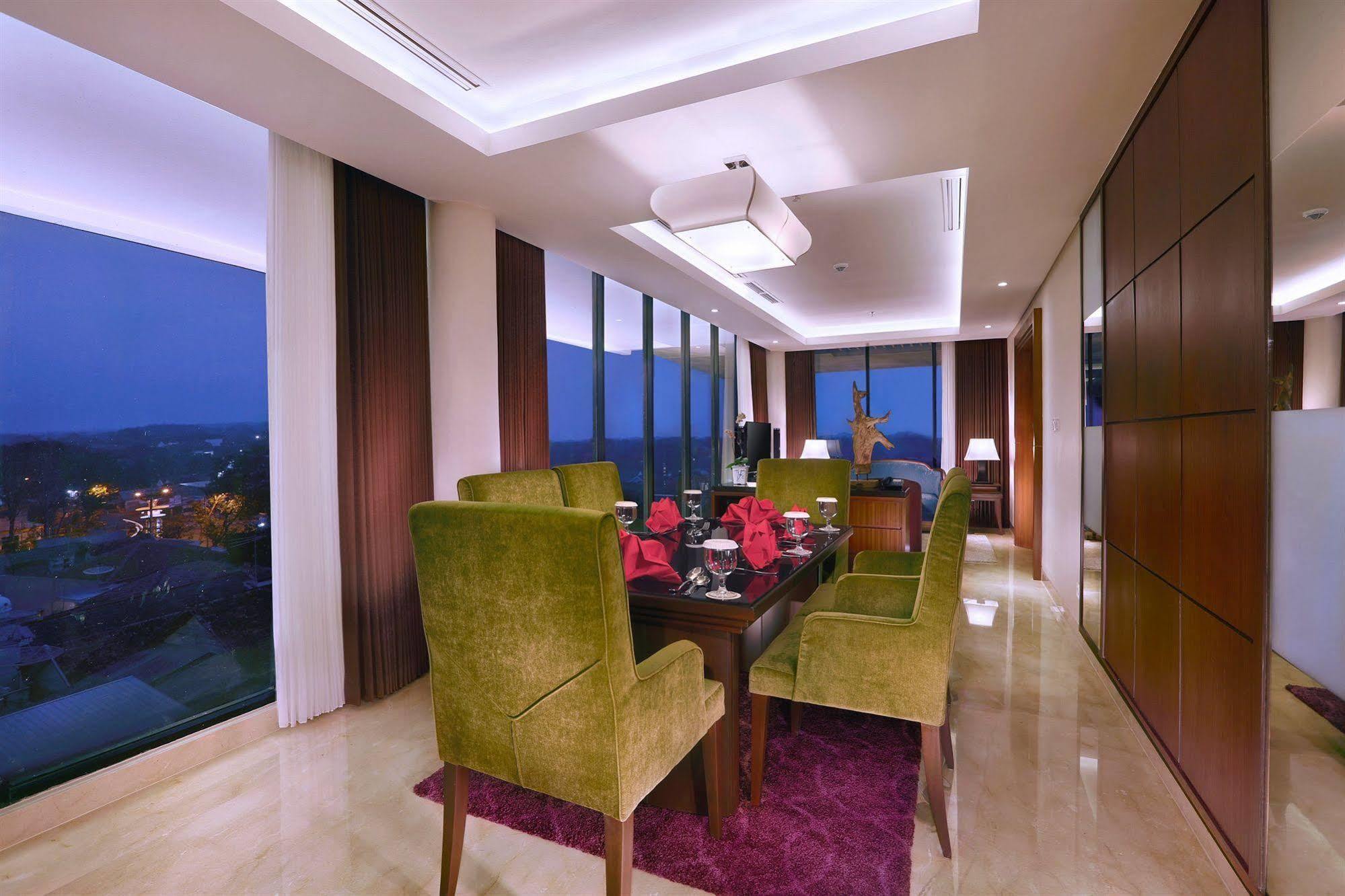 Aston Bojonegoro City Hotel Exterior photo