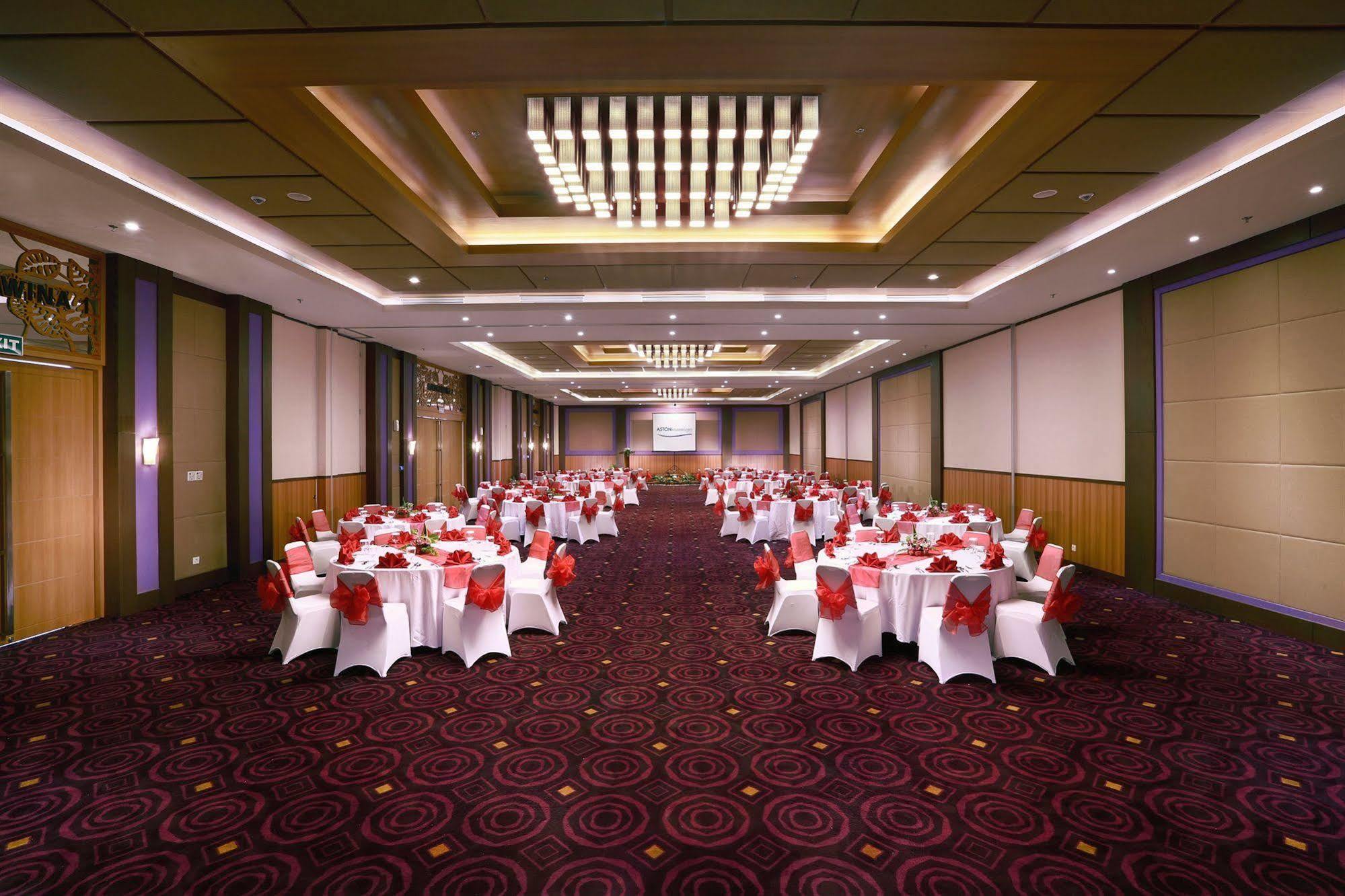 Aston Bojonegoro City Hotel Exterior photo
