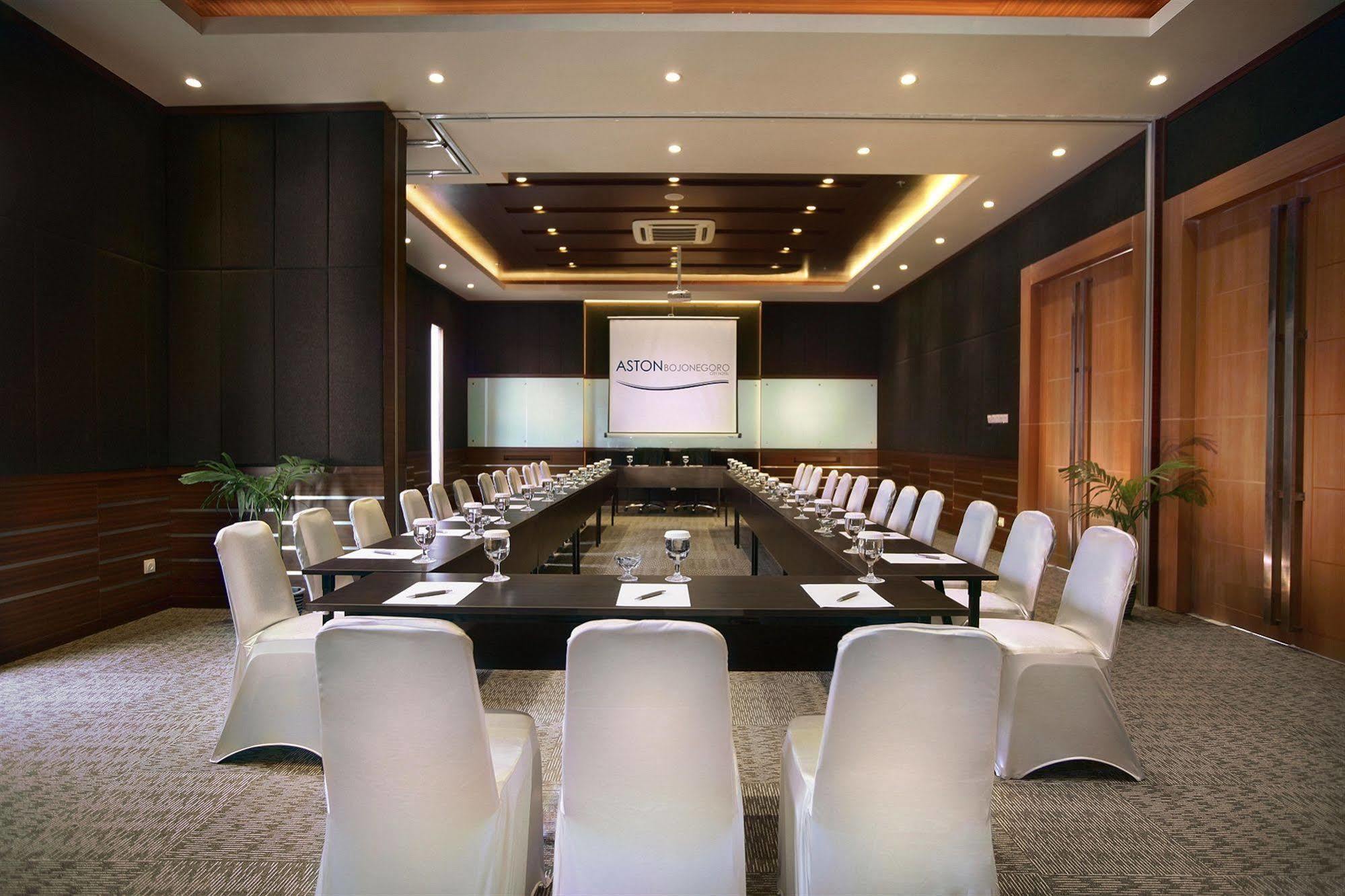 Aston Bojonegoro City Hotel Exterior photo