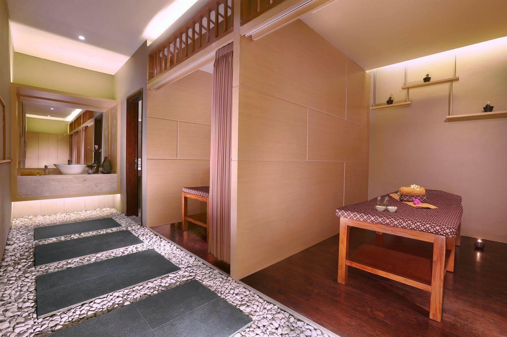 Aston Bojonegoro City Hotel Exterior photo