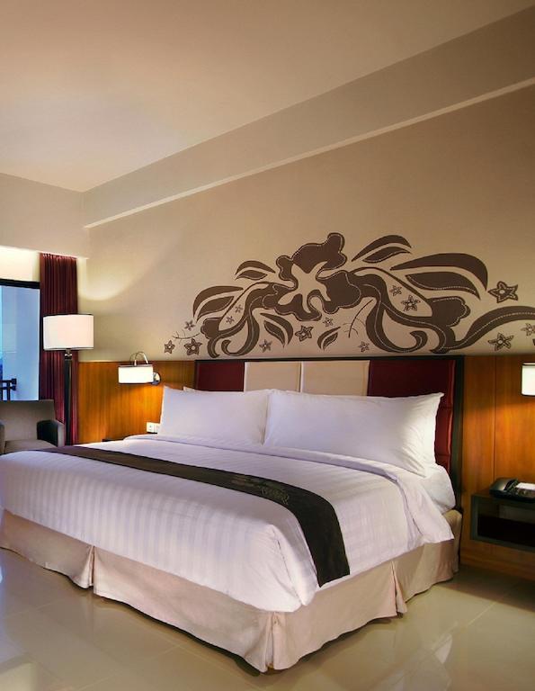 Aston Bojonegoro City Hotel Exterior photo